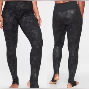 ATHLETA Midnight Garden Black Barre Stirrup Leggings Size Small EUC